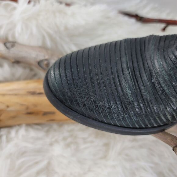 Ateliers textured black leather d'orsay booties - Picture 3 of 11